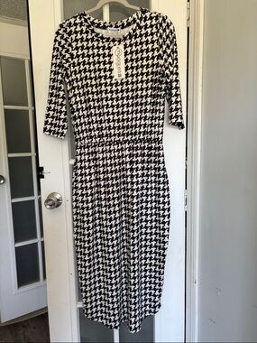 Nuggles Women’s NWTs Black and White Houndstooth Midi Dress